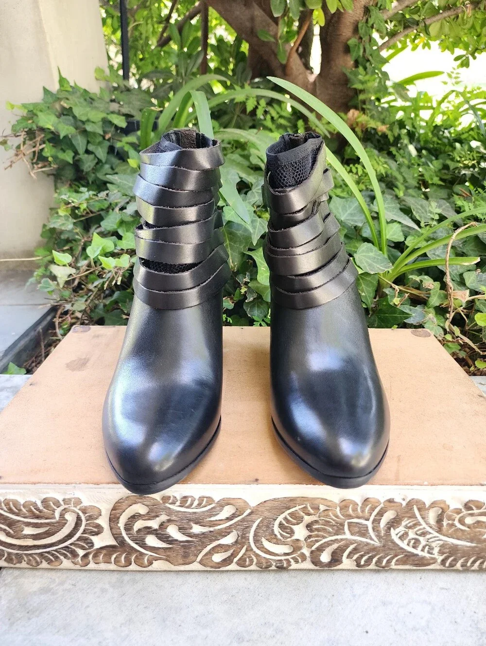 Chic Andre Assous Black Leather Strappy Ankle Boots